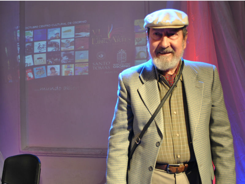Premio Nacional de Literatura compartió su obra con el público en Osorno