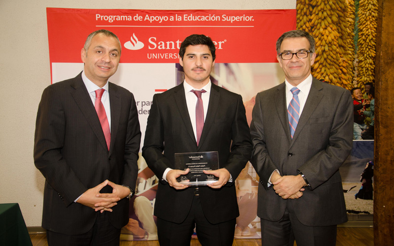 Estudiante de Universidad Santo Tomás Los Ángeles es beneficiado con Beca Santander Iberoamérica