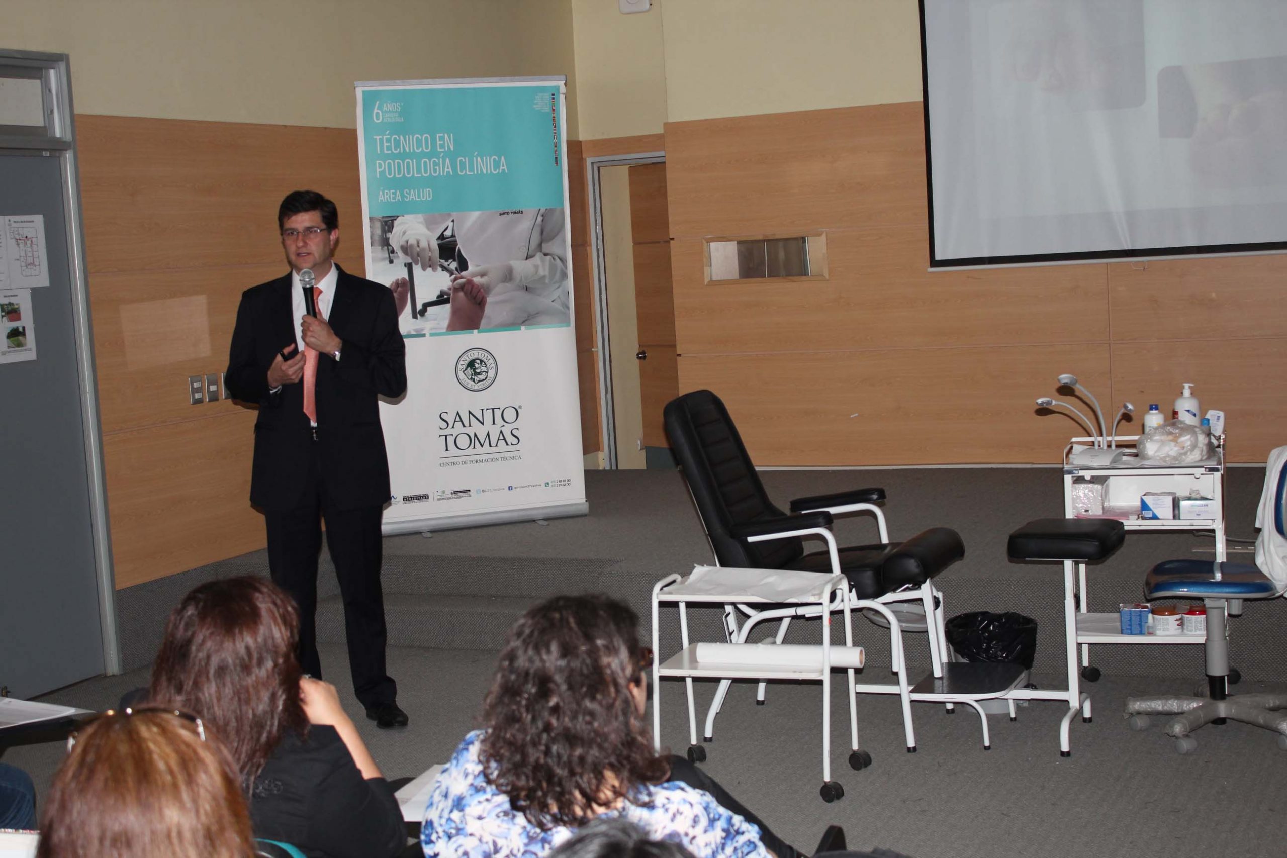Carrera Técnico en Podología realizó taller de Órtesis de Silicona