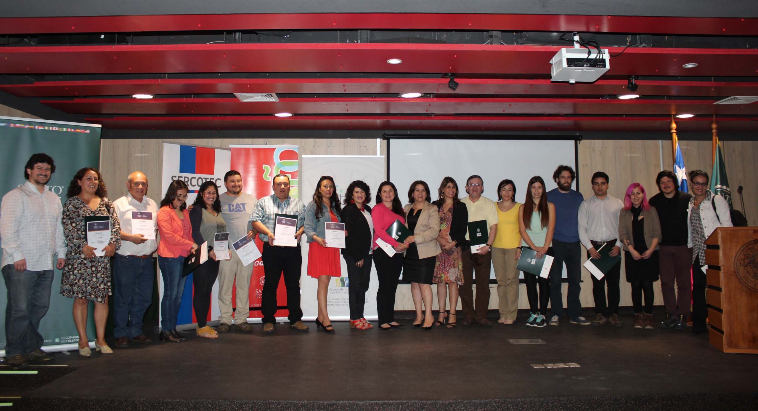 Alumnos de Diseño Gráfico crean imagen corporativa a empresarios de la Región de Los Ríos