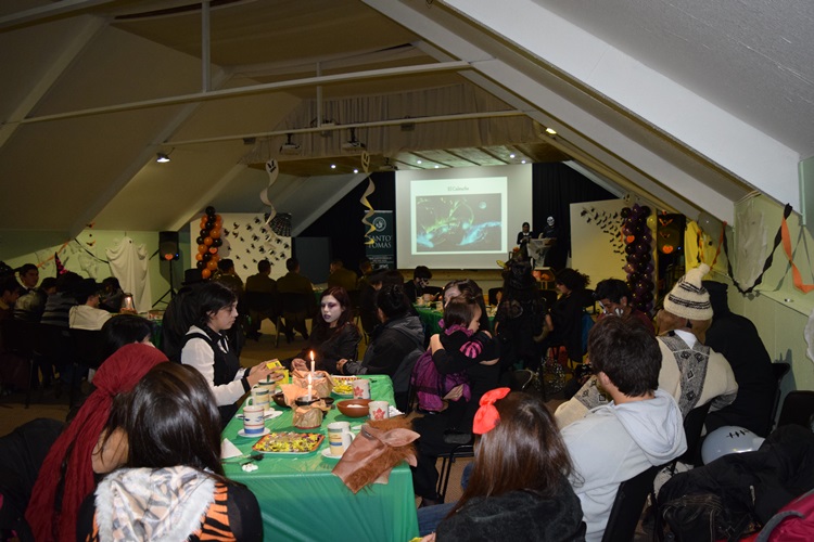 Estudiantes y docentes de las carreras de Educación de la UST celebraron Chiloween