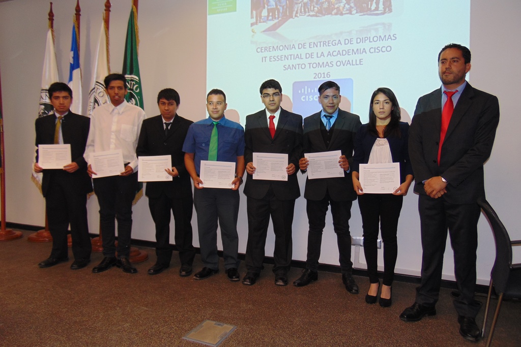 Con entrega de diplomas finalizó curso IT Essential