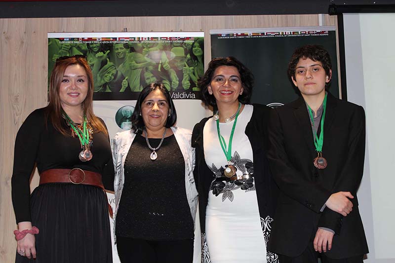 Competencia de Inglés se llevó a cabo con alumnos de la sede Valdivia y secundarios