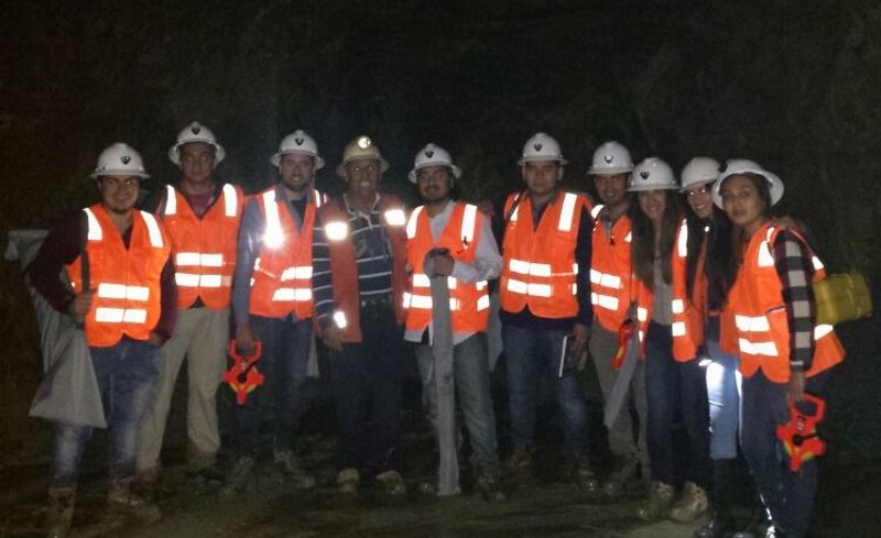 Ingeniería Civil en Minas UST Santiago sale a terreno