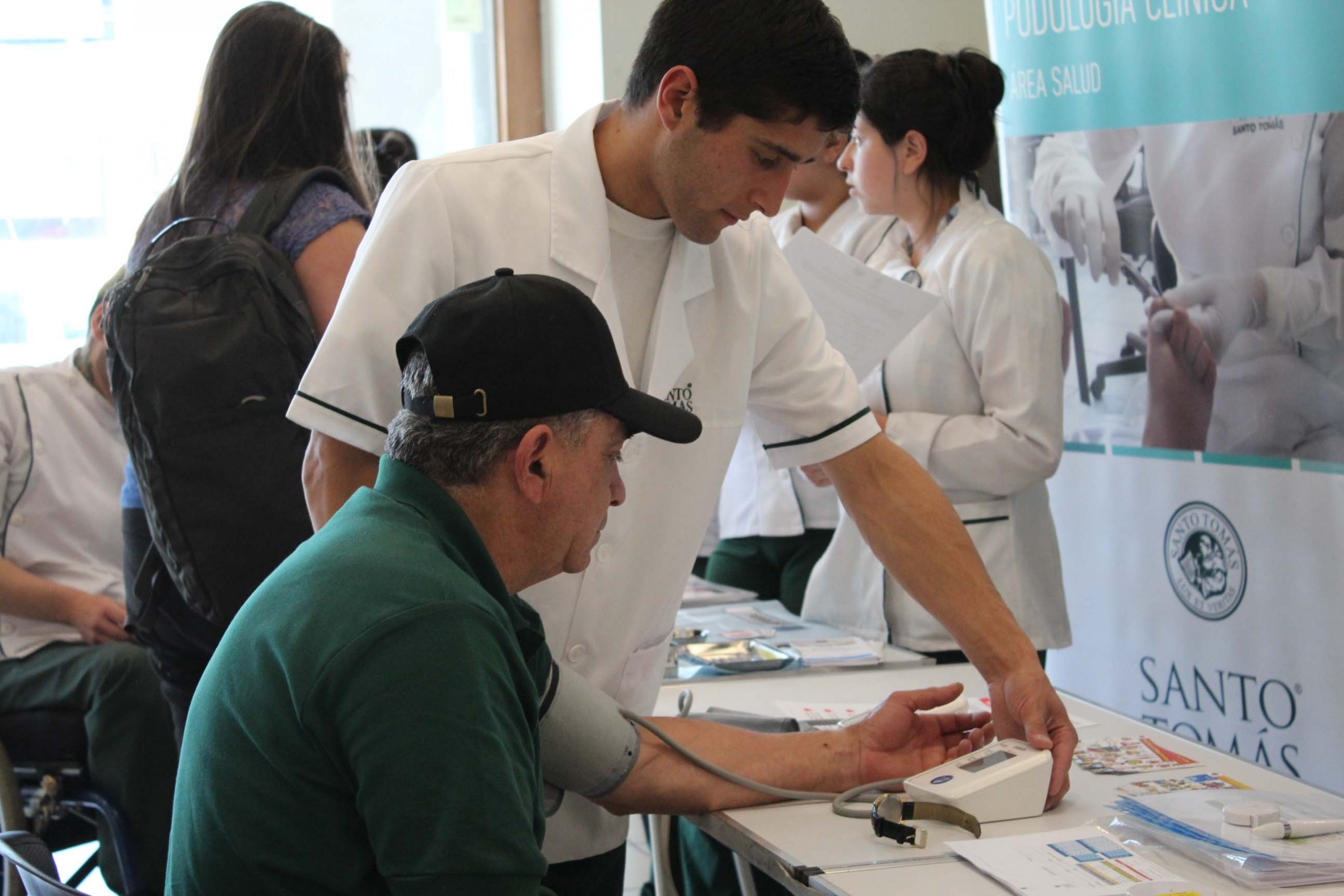 Carreras de Salud CFT realizan Feria de Promoción Salud