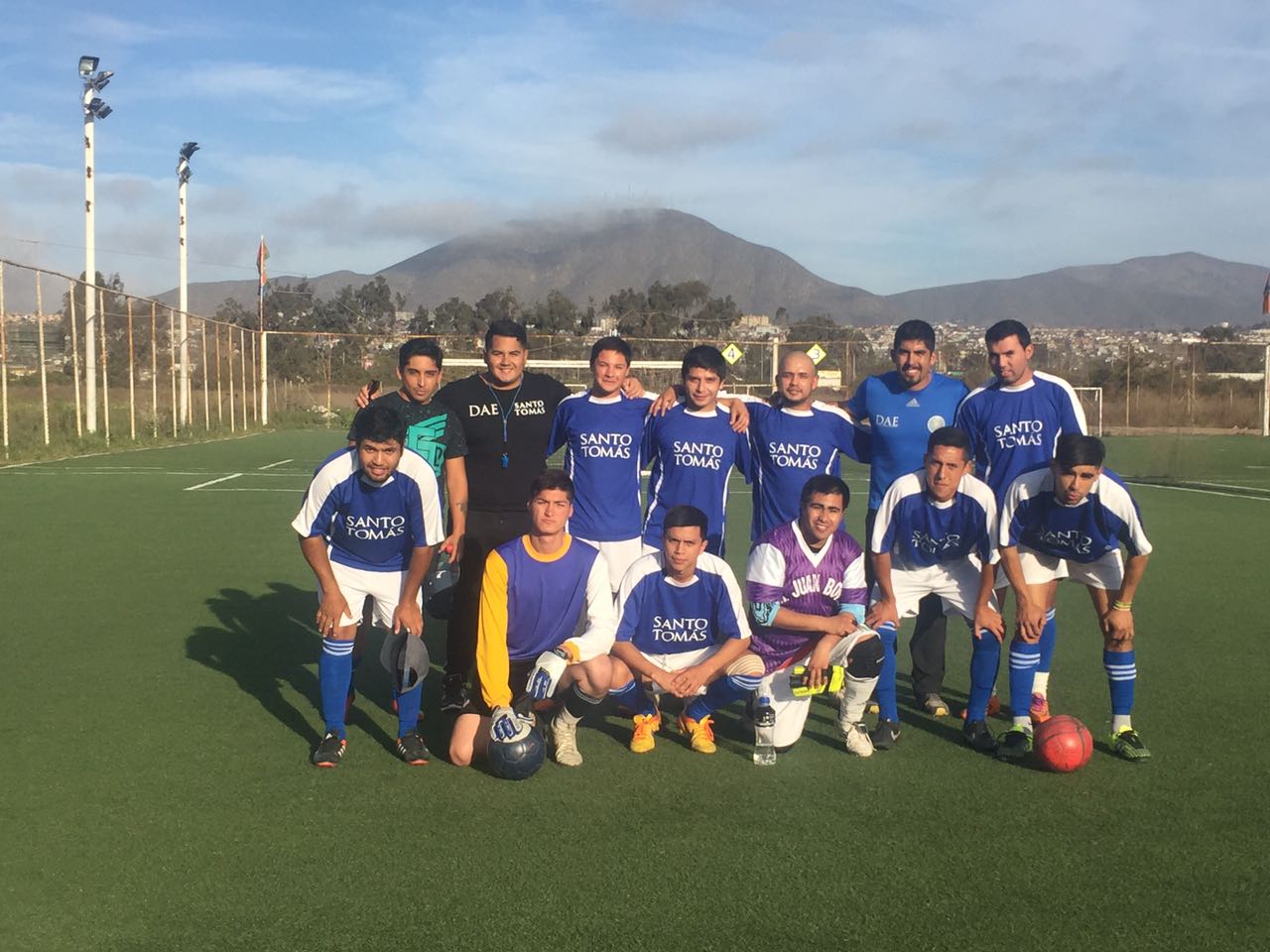 Equipo de futbolito se prepara para las olimpiadas Nacionales Santo Tomás