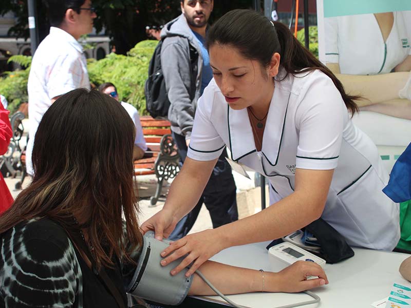 IP- CFT realizó Feria Vocacional en la Plaza de la República