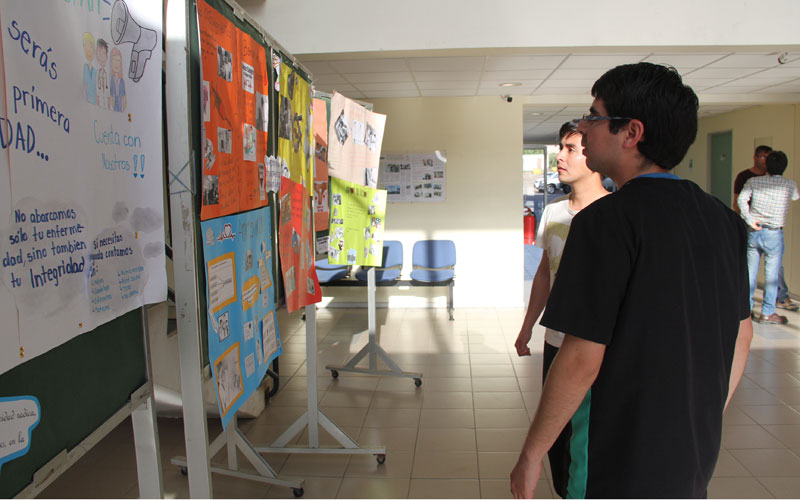 Exposición de afiches representa el amor en acción desde la mirada de la salud