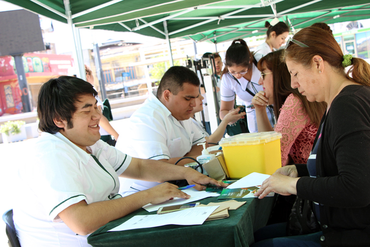 Alumnos de Técnico en Enfermería  y Podología Clínica realizaron Feria de la Salud