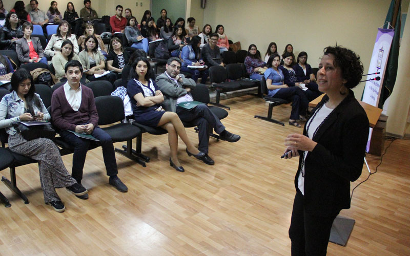 Estudiantes y profesionales participaron de jornada de gestión de enfermería en el adulto mayor