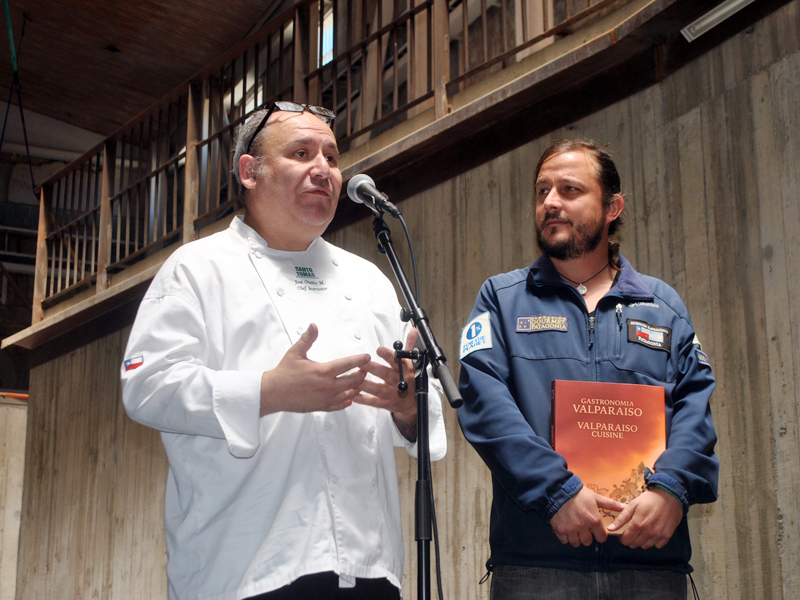 Fundación Gourmet Patagonia y Santo Tomás Viña del Mar lanzaron el libro “Gastronomía Valparaíso”