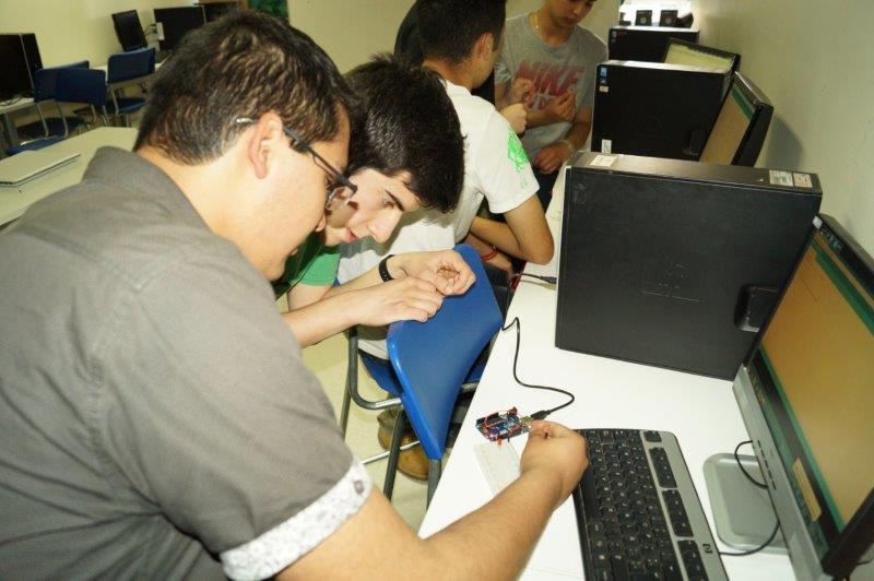 Taller de arduino para interesados en Informática