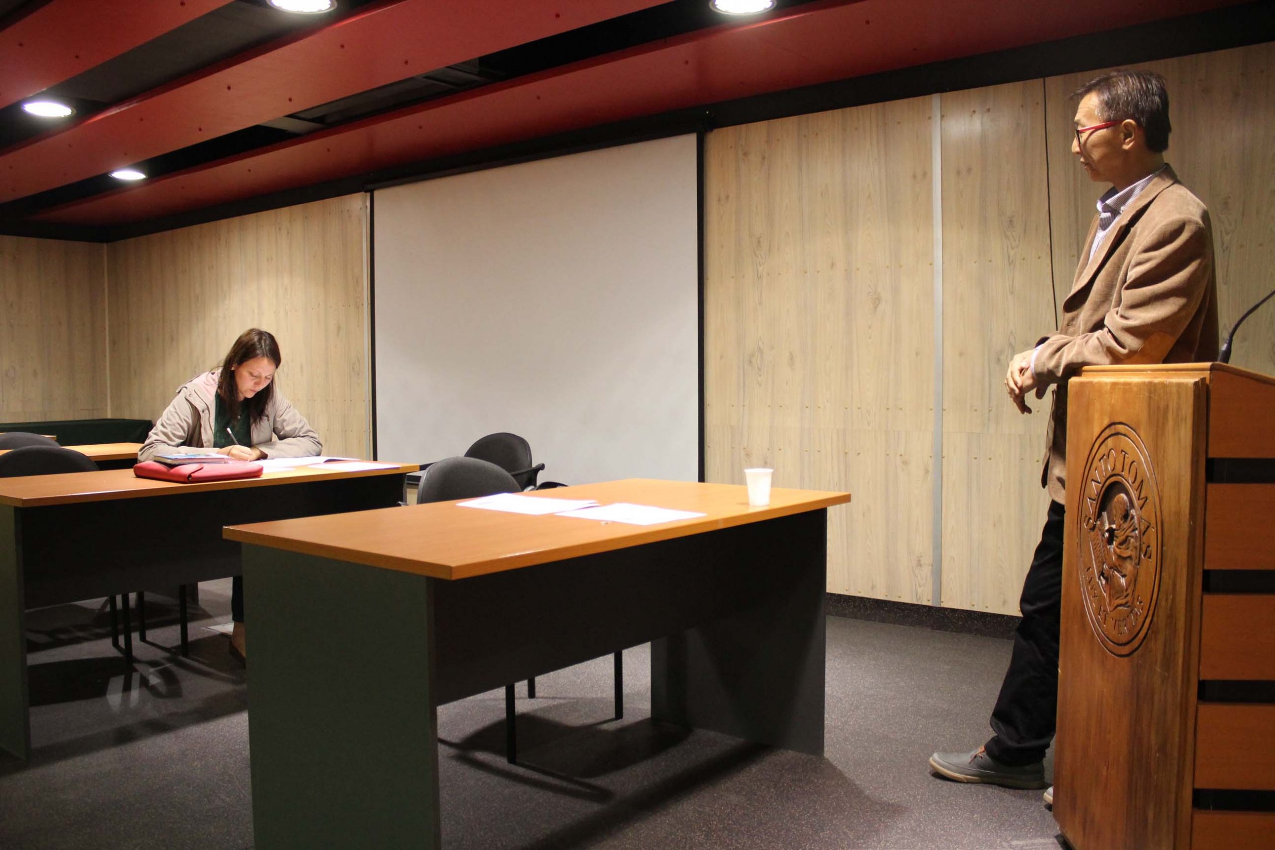 Alumnos rinden examen HSK para postular a becas en China