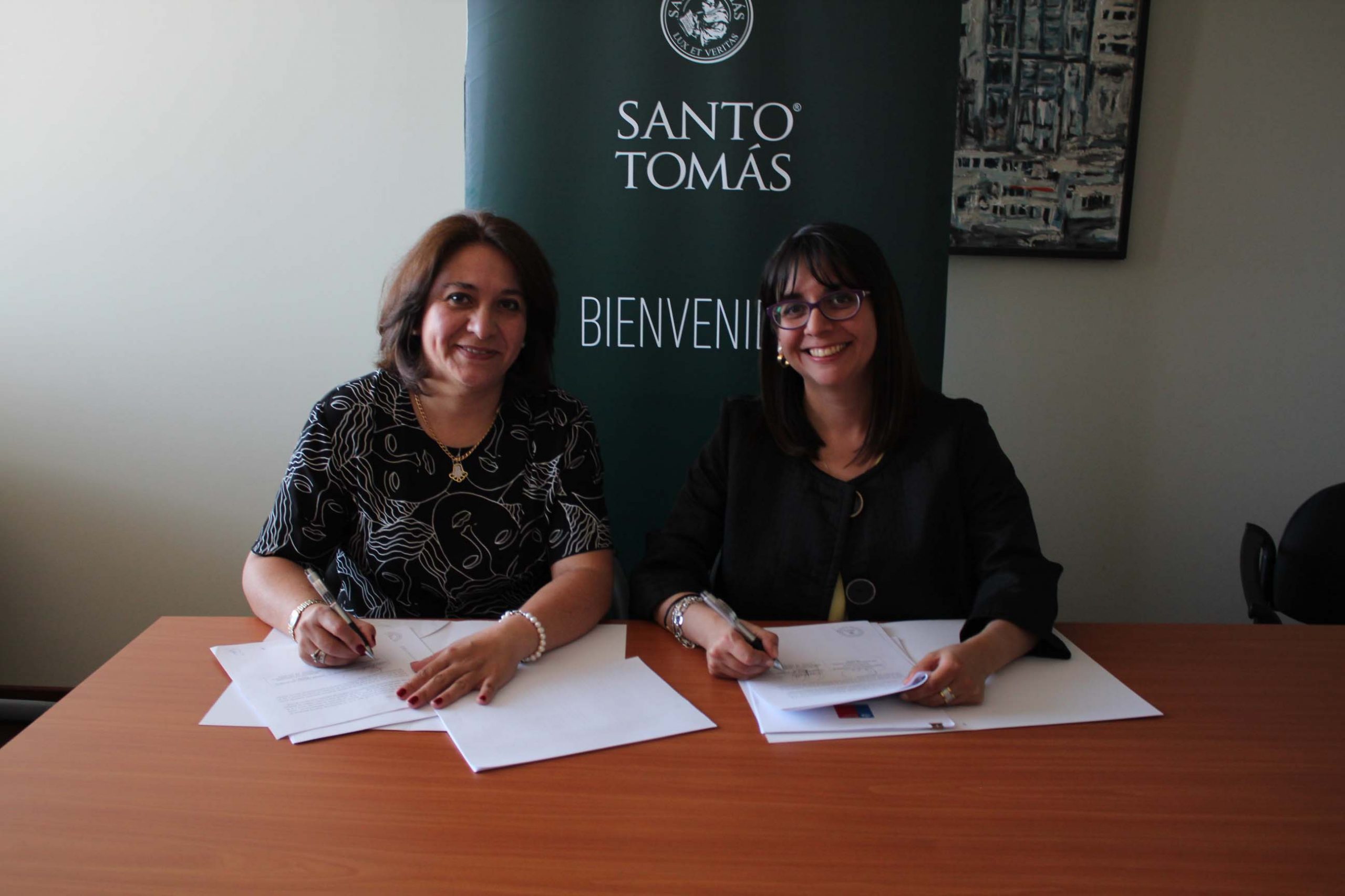 Santo Tomás Valdivia firmó convenio con Ministerio de Desarrollo Social