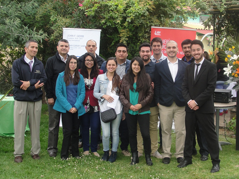 Alumnos de Ingeniería Comercial de Santo Tomás Viña del Mar apoyan a mujeres emprendedoras de Olmué