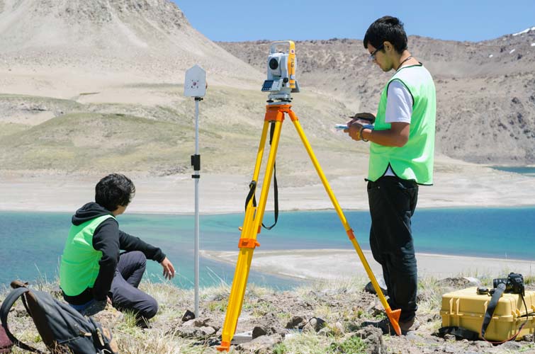 Área Construcción levantó nuevos monolitos en Laguna del Maule