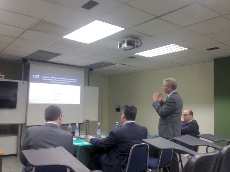 Primera generación de titulados de Ingeniería Civil Industrial en UST Santiago