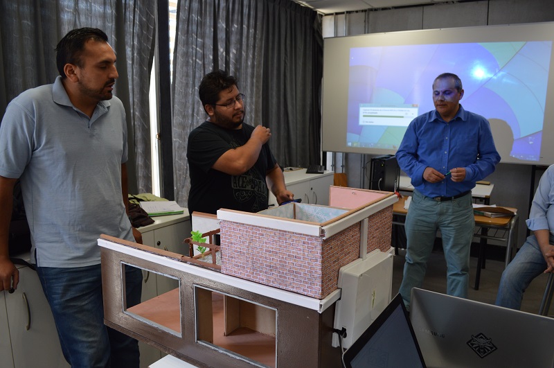 Estudiantes de Automatización y Control Industrial construyeron maquinas autónomas para Examen de Tecnología