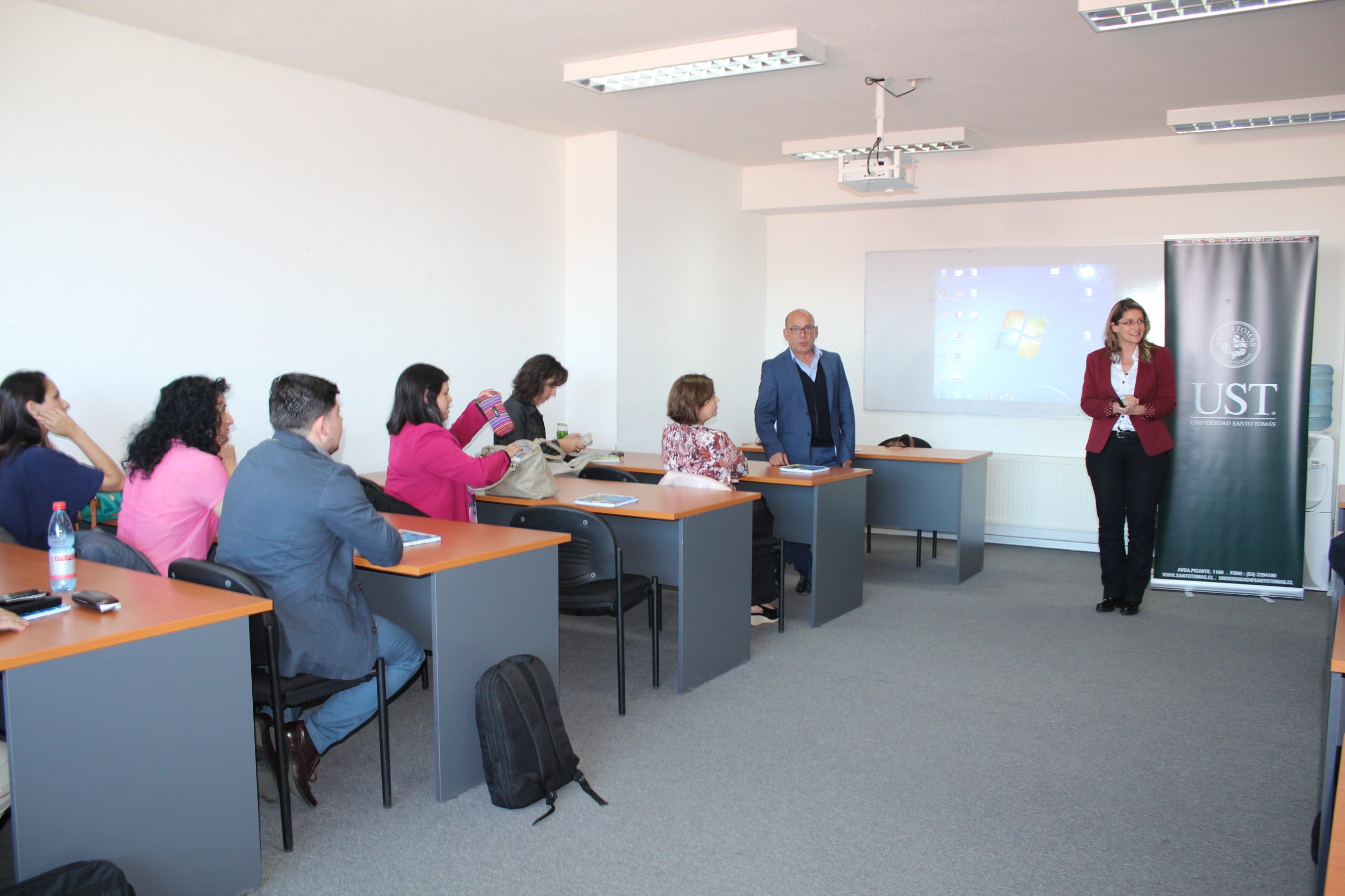 Docente de Suiza dictó clase magistral a profesores de la UST Valdivia