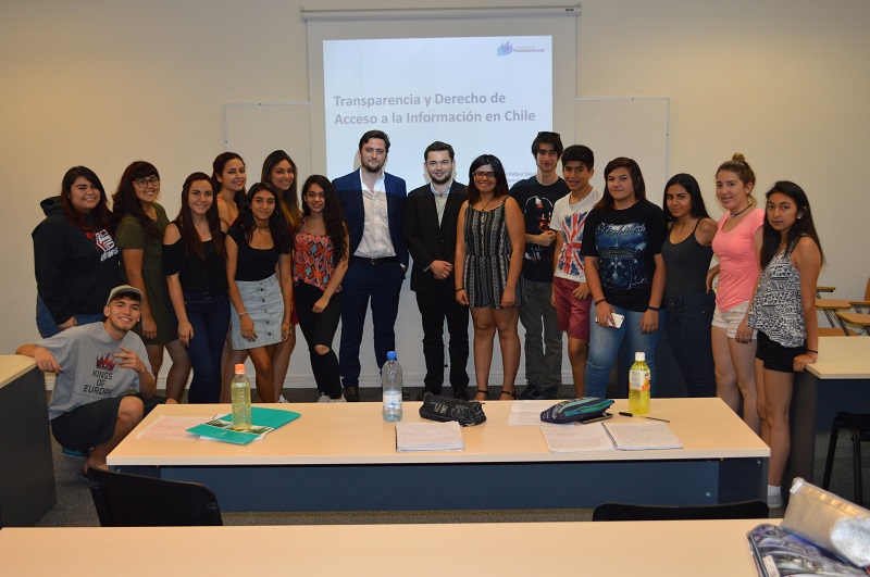 Directivo del Consejo para la Transparencia dicta charla en el curso Educación Cívica y Derechos Humanos