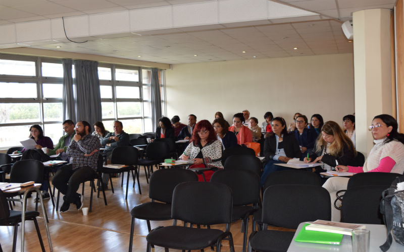Académicos Santo Tomás Puerto Montt participaron en curso “Problemas y Principios de Ética Profesional”