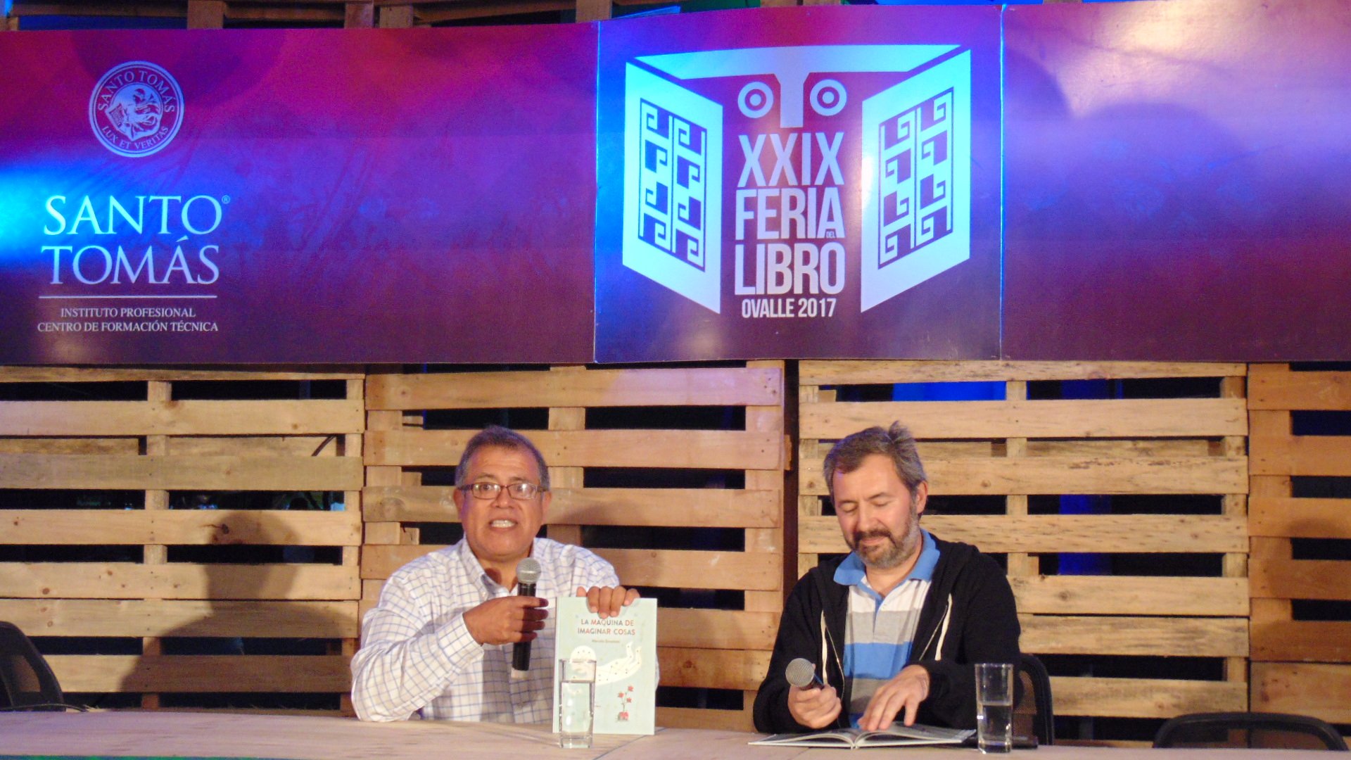 Rector de Santo Tomás Ovalle presentó libro del escritor Marcelo Simonetti