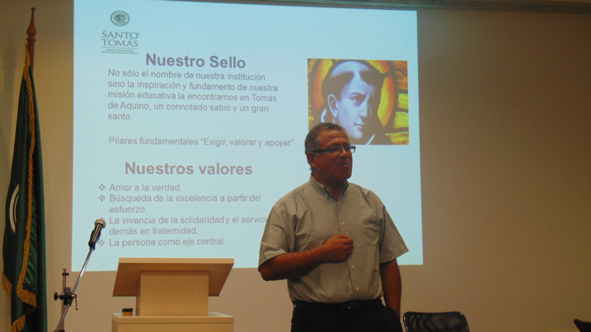 Directivos presentan sello Santo Tomás para iniciar año académico