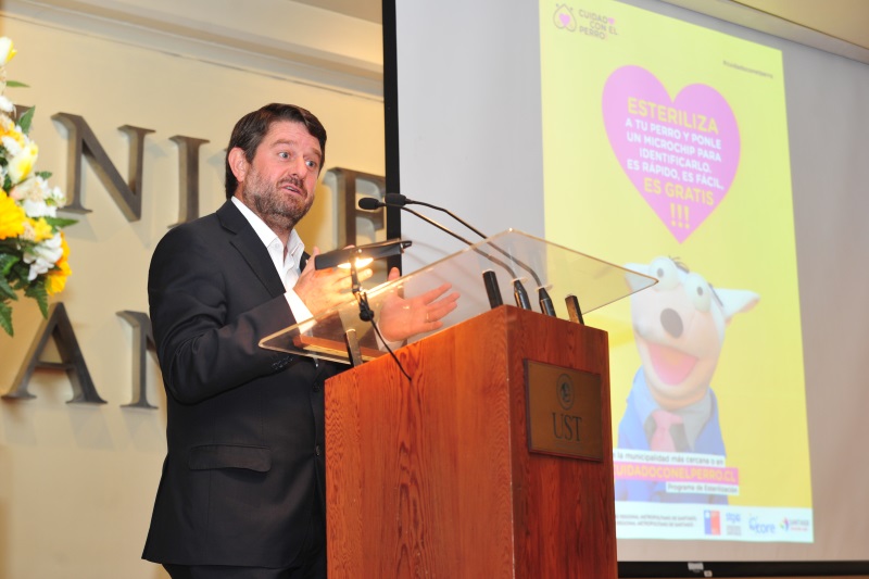 Intendente Orrego: "Alianza con UST Santiago permitirá hacer catastro real de perros vagos"