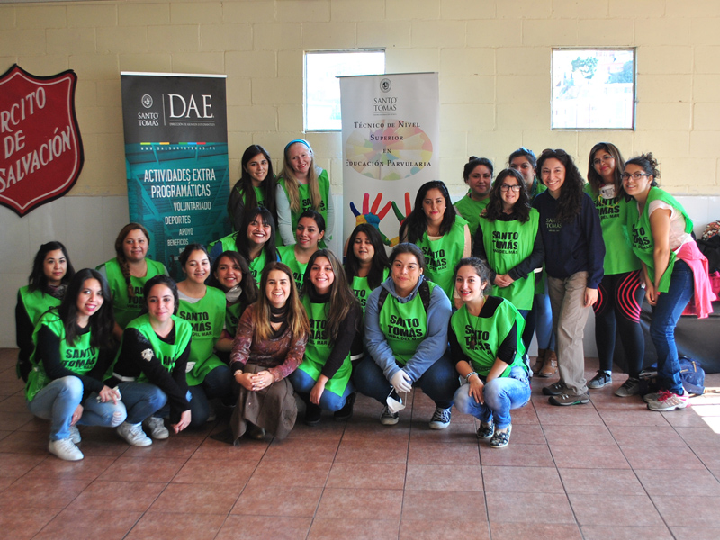 Estudiantes de Santo Tomás Viña del Mar participan en operativos sociales del “Mechoneo Solidario”