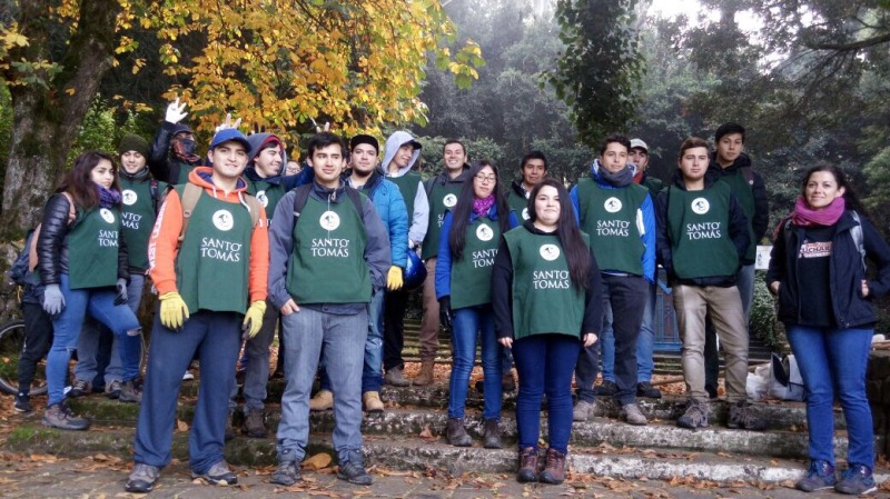 Estudiantes de Técnico en Construcciones Civiles realizan campaña de limpieza de lugares naturales y patrimoniales de Temuco
