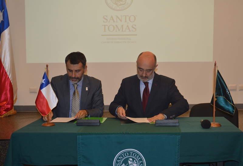 Área de Prevención de Riesgos firma convenio con Wolters Kluwer