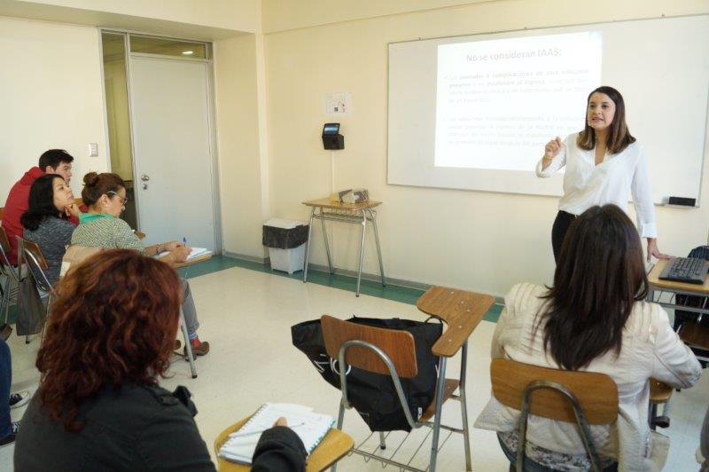 Estudiantes de Podología Clínica se capacitan en infecciones y manejo de residuos