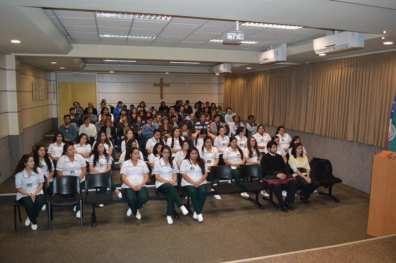 Estudiantes reciben certificación de Cuidador de Enfermos