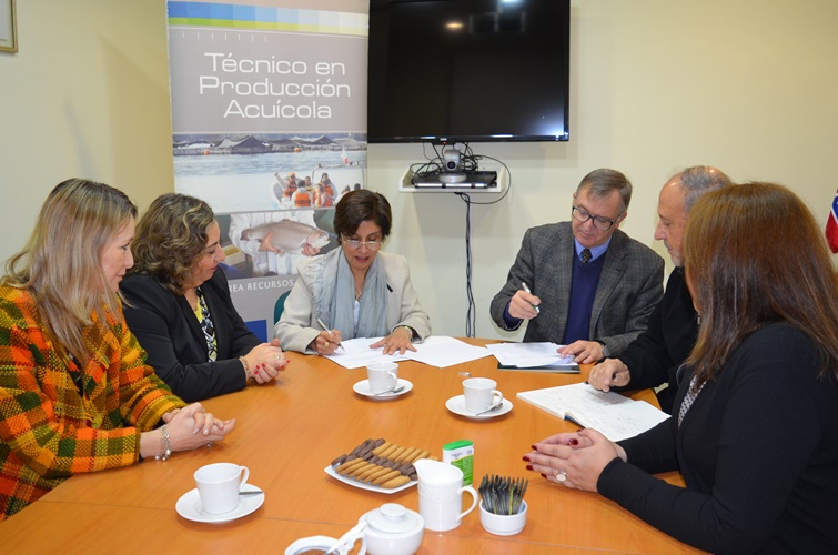 Santo Tomás firma de convenio Liceo Rural Piedra Azul