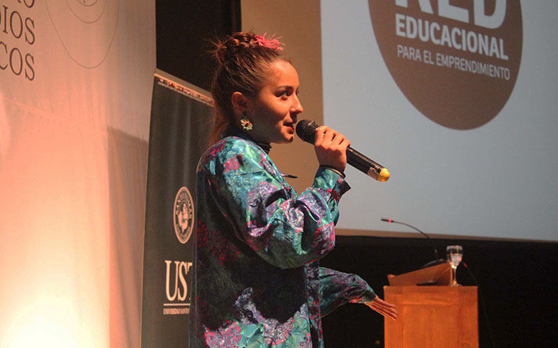 EDUPRENDE de la UST realizó charla con destacados expositores