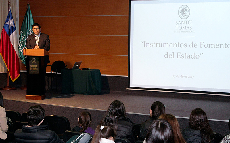 Capacitan en fondos de emprendimientos a estudiantes y microempresarios