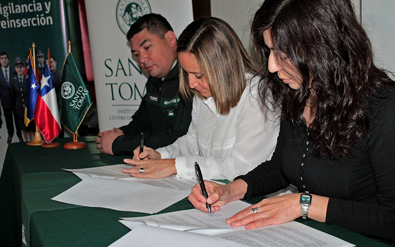 Santo Tomás Punta Arenas firma convenio colaborativo con Gendarmería de Chile y la Fundación para la Superación de la Pobreza