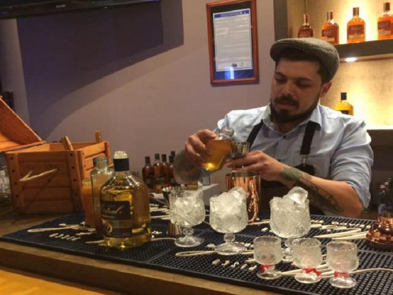 Con clínicas de mixología y coctelería moderna Santo Tomás Ovalle celebra día nacional del pisco