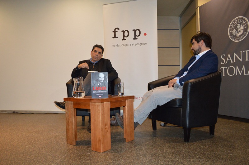 Mauricio Rojas presentó su nuevo libro “Lenin y el totalitarismo” en Santo Tomás Temuco