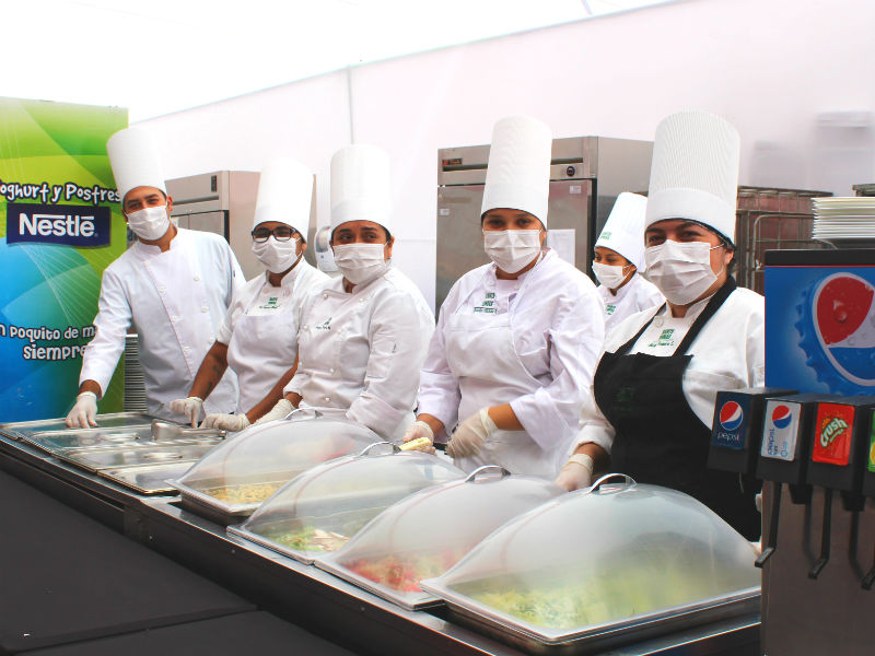 Estudiantes de Gastronomía aprenden del mundo del catering en Exponor 2017