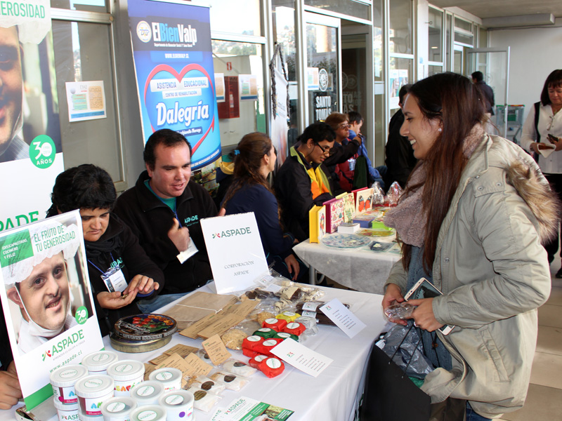 Feria de Autogestión y Emprendimiento Inclusivo de Santo Tomás Viña del Mar se consolida como un aporte a la comunidad regional