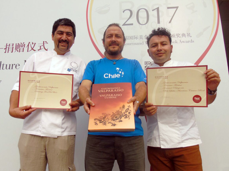 Libro “Gastronomía Valparaíso” obtiene dos distinciones en los Premios Gourmand World Cookbooks 2017