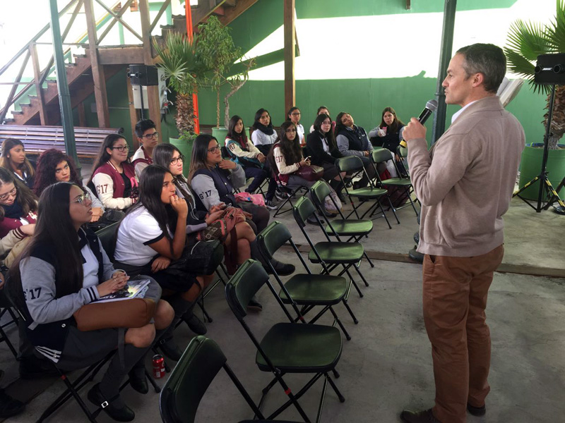 Escuela de Medicina Veterinaria dijo presente en Feria Internacional del Libro Zicosur 2017