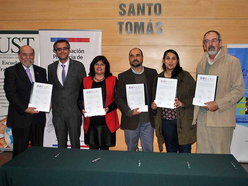 Autoridades firman compromiso para convertir a la Provincia de Valparaíso en un territorio libre de discriminación contra los migrantes