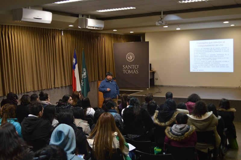 Charla magistral sobre la Atención Integral en Salud desde la Cosmovisión Mapuche se realizó en Santo Tomás Temuco