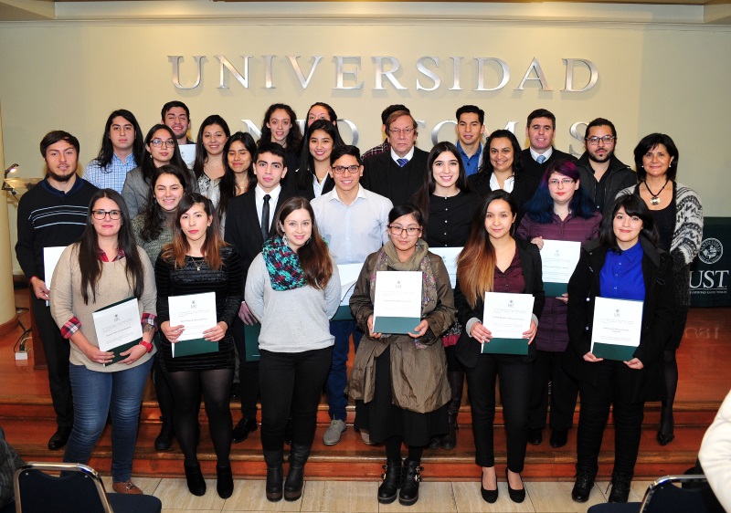 UST Santiago entregó Beca Excelencia Académica a sus estudiantes