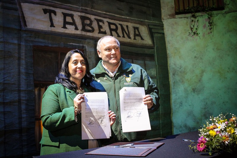 Santo Tomás firmó importante convenio con el Teatro Municipal de Temuco