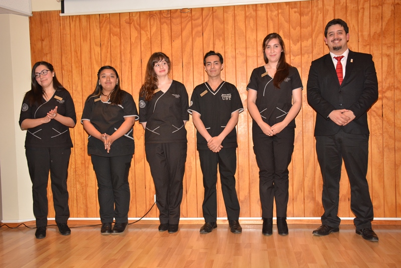 Estudiantes de Fonoaudiología reciben investidura