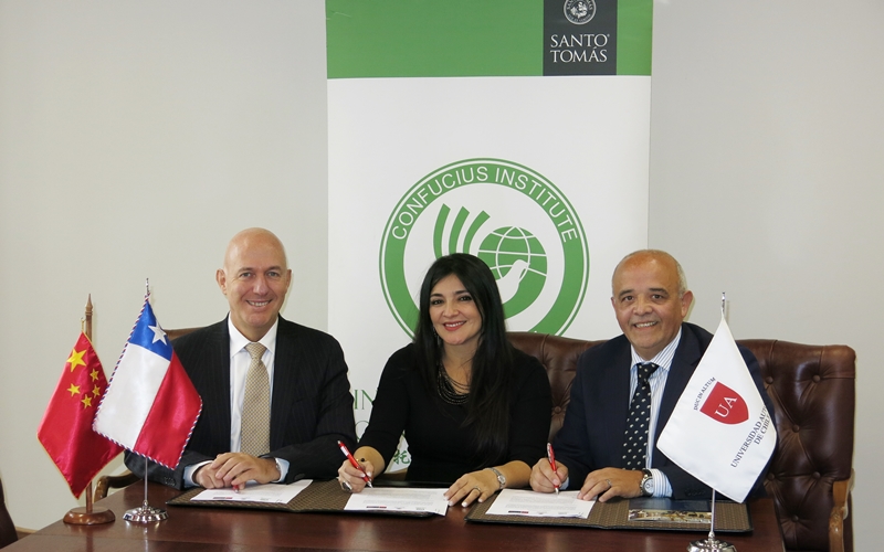 Firma de convenio entre IC ST y Universidad Autónoma permitirá a sus alumnos postular a becas en el gigante asiático