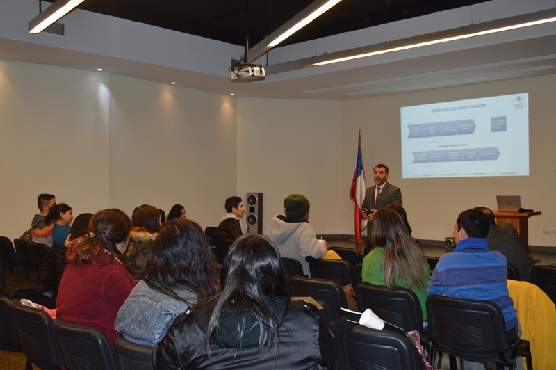 Alumnos de Santiago Centro participaron de socialización del proceso de acreditación